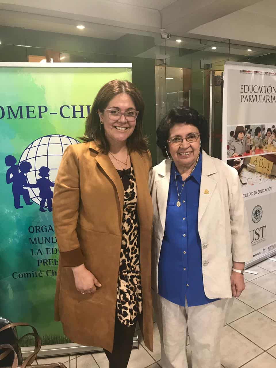 Paulina Zuñiga junto a María Victoria Peralta en Seminario OMEP